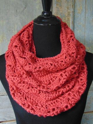 How to Make a Crochet Rouge Infinity Scarf